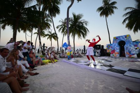 Alice In Wonderland Juggler