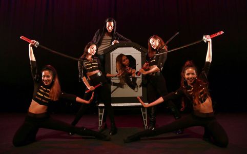 desmond stage magician singapore