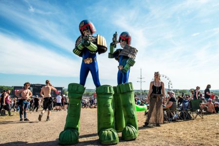 Stiltwalkers Judge Dredd